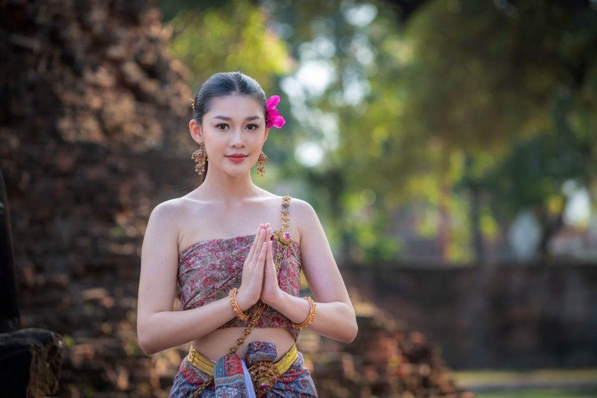 Thai Girls Guide: How to Find & Impress Them