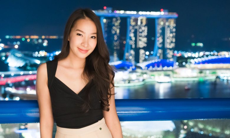 beautiful Singaporean woman posing in Singapore