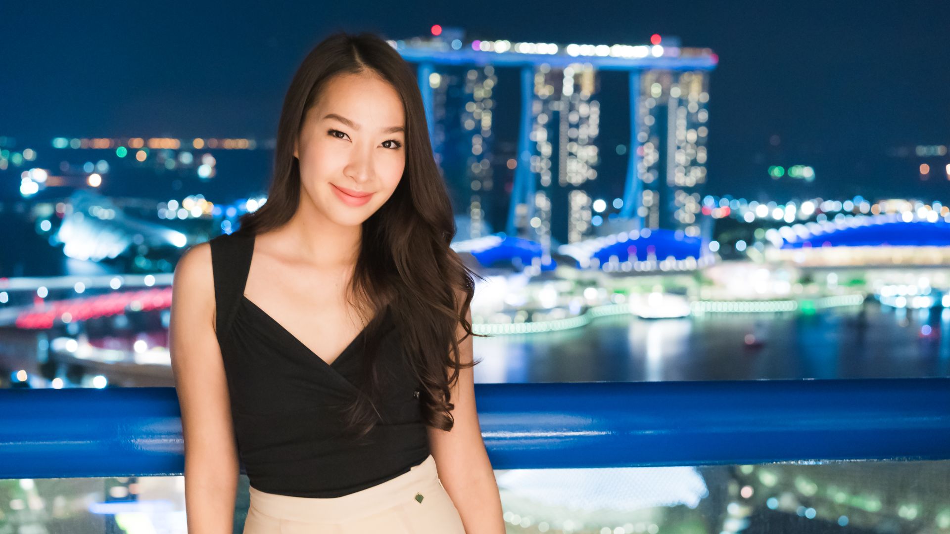 beautiful Singaporean woman posing in Singapore